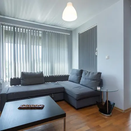 Nadia's Breeze - Spacious 1br Near The * 바르나