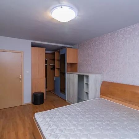 Nadia's Breeze - Spacious 1br Near The 아파트 *