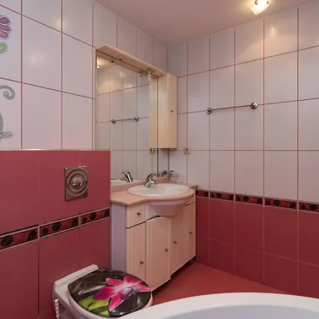 Nadia's Breeze - Spacious 1br Near The Апартамент *