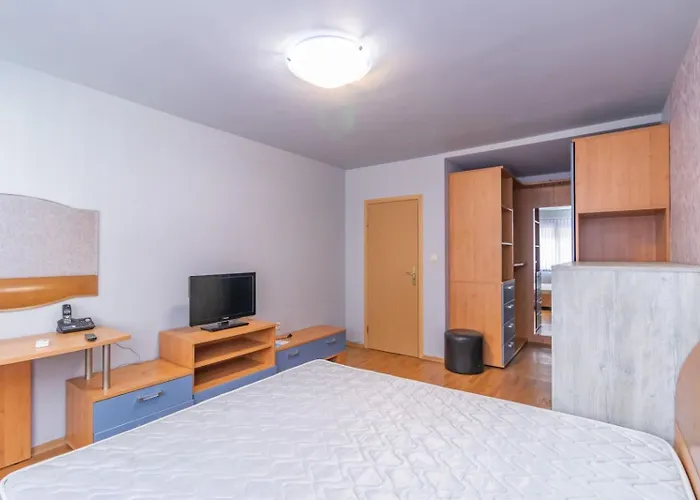 Nadia's Breeze - Spacious 1br Near The * Warna