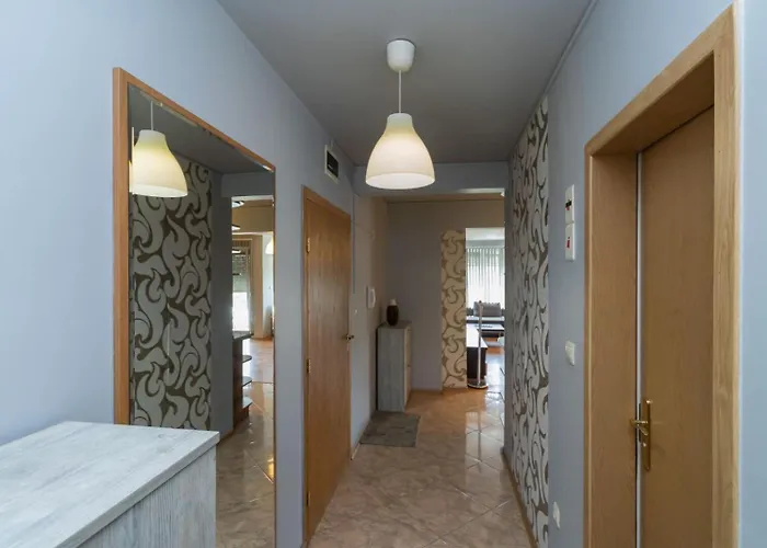 Nadia's Breeze - Spacious 1br Near The Apartament Warna