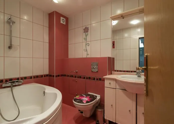 Nadia's Breeze - Spacious 1br Near The Apartament Warna