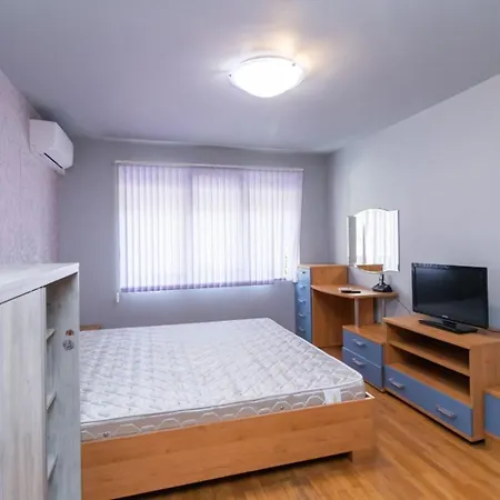 Apartment Nadia's Breeze - Spacious 1br Near The