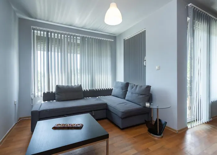 Nadia's Breeze - Spacious 1br Near The * Warna
