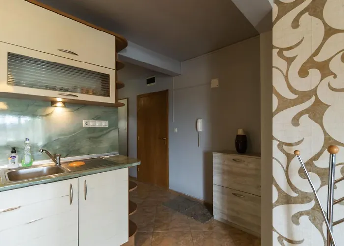 Apartment Nadia's Breeze - Spacious 1br Near The Warna